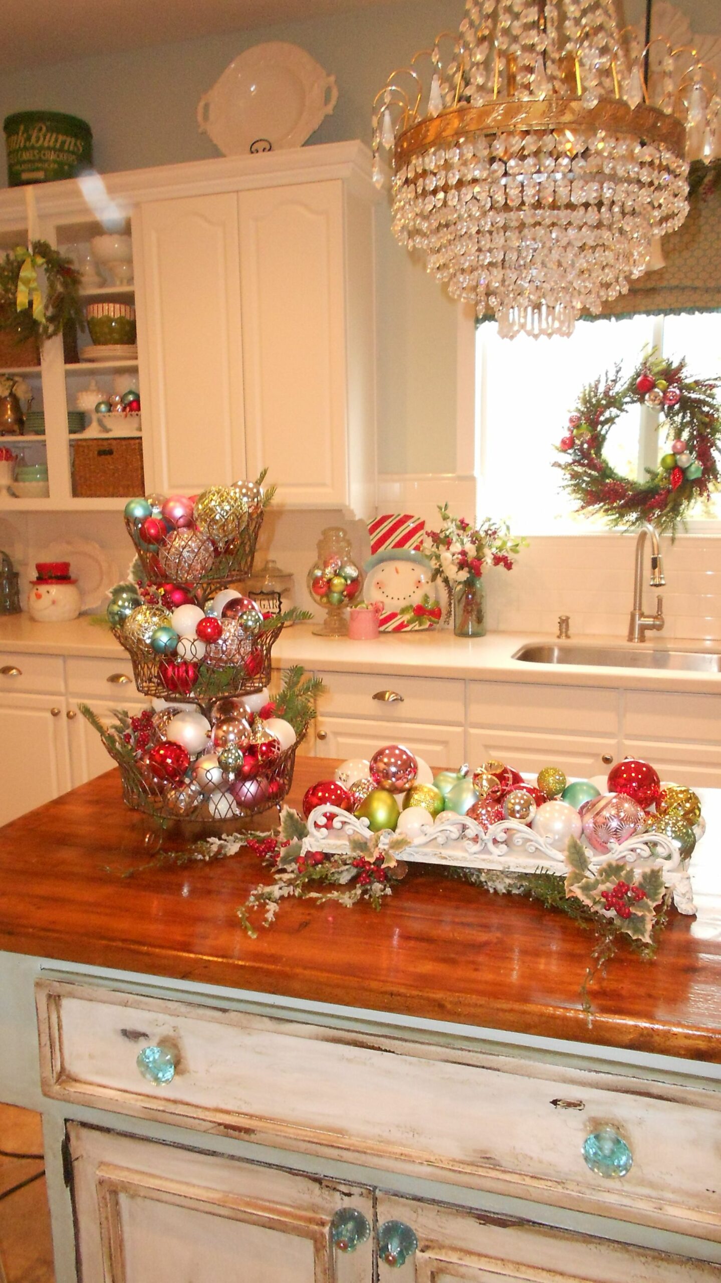 Christmas Decorations Ideas For Kitchen  Christmas spirit