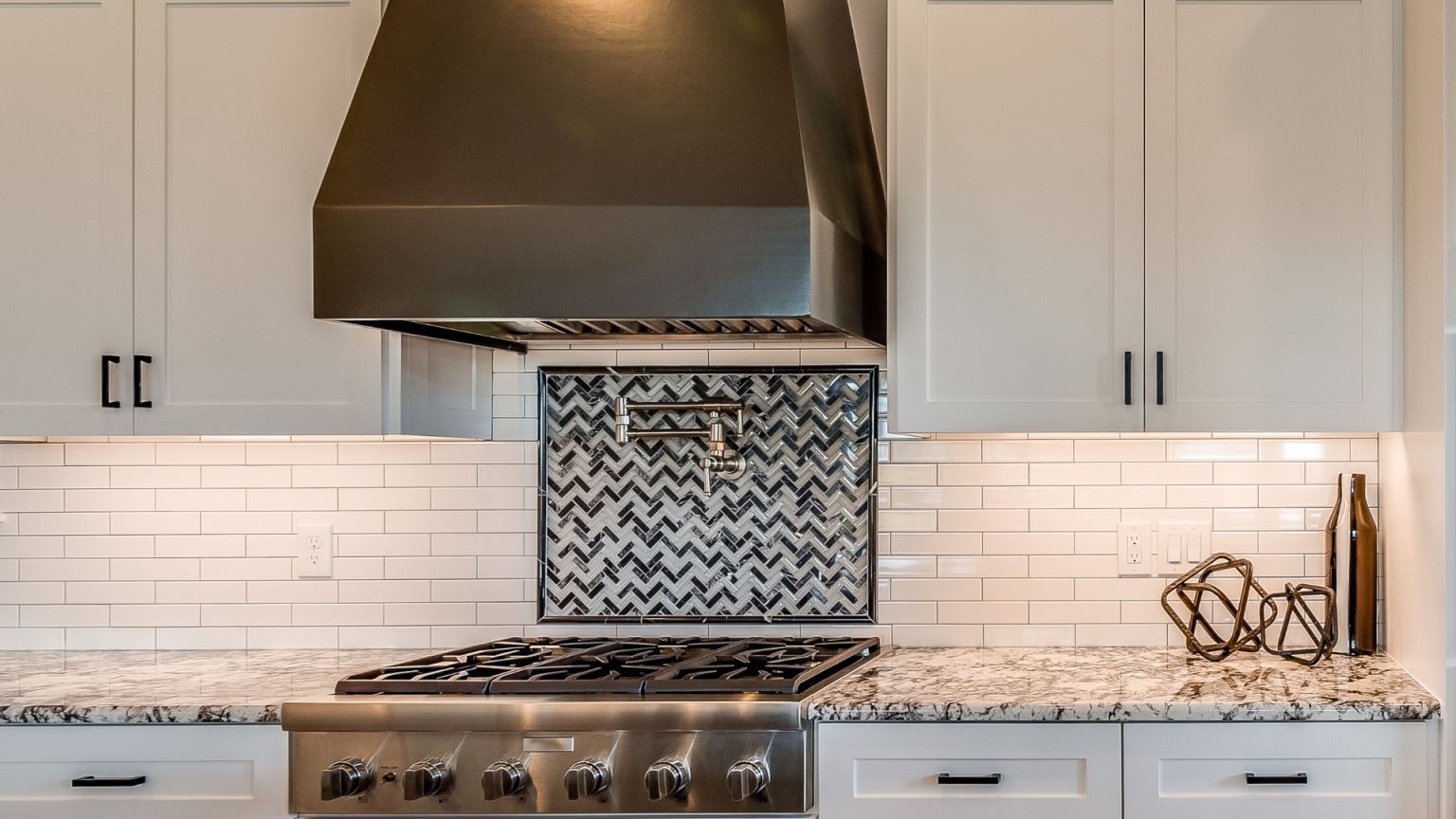 Modern Kitchen Backsplash Ideas for Stylish Homes  Floorily